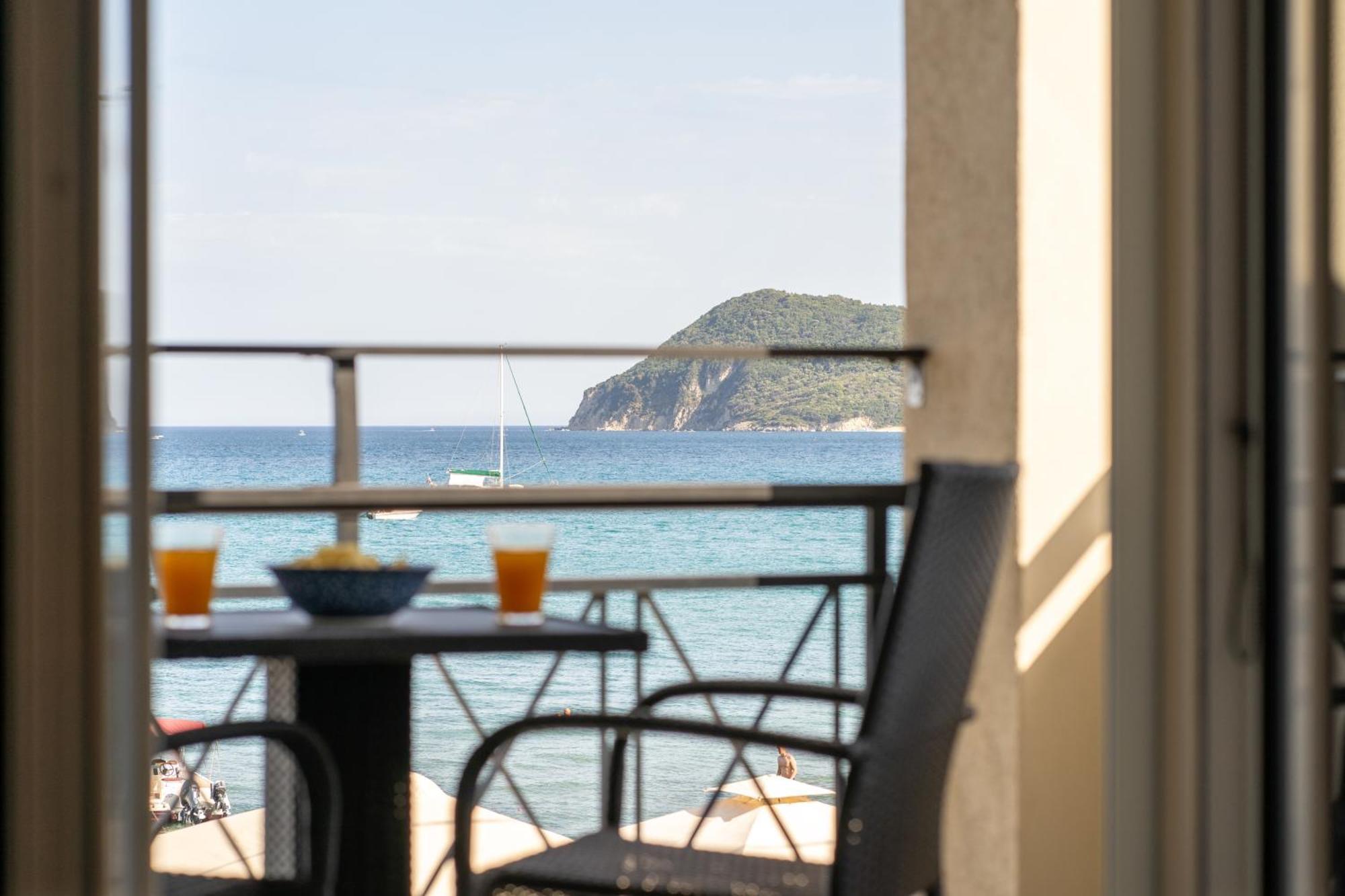 George Beachfront Apartments Lithakia  الغرفة الصورة