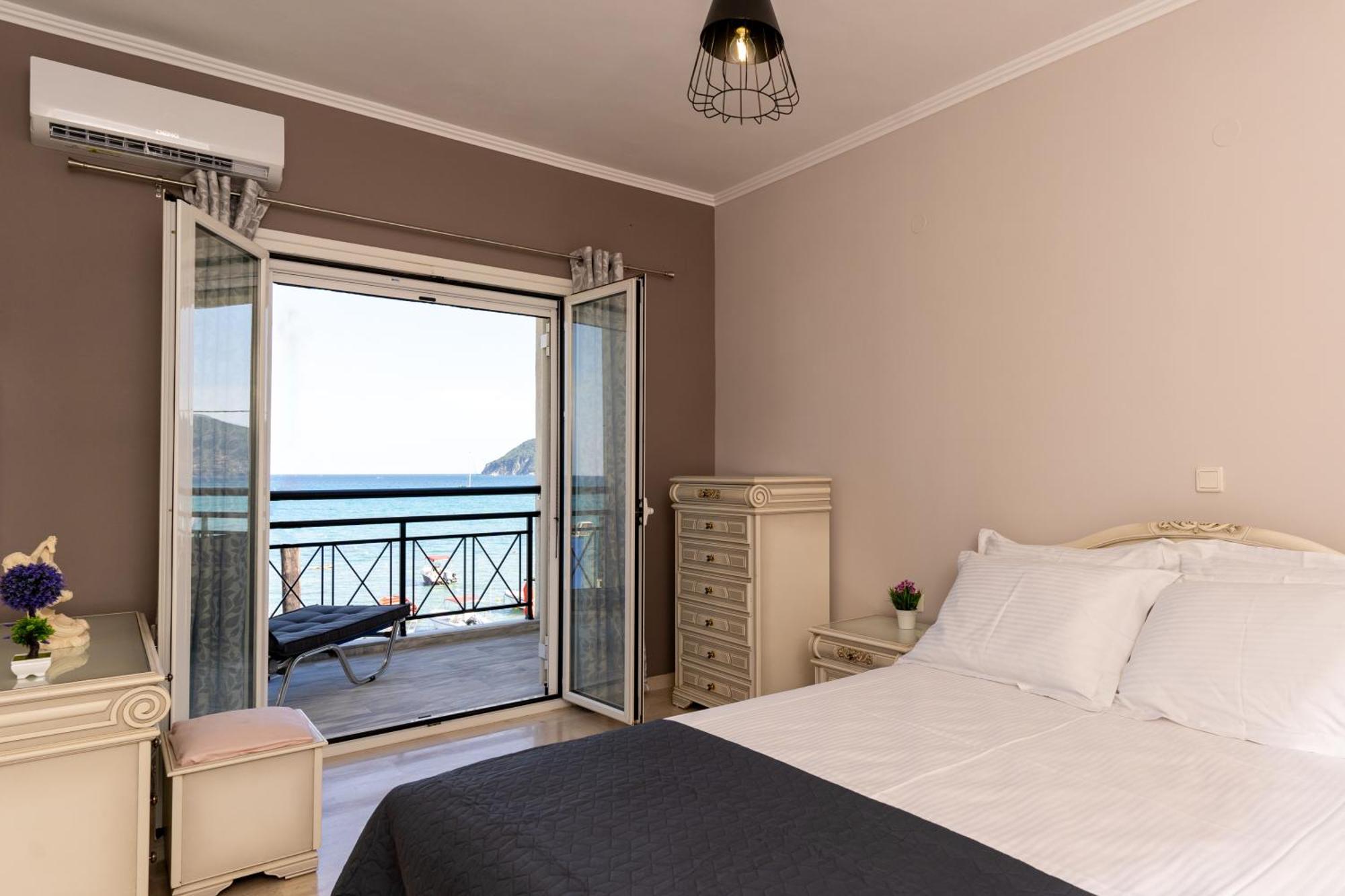 George Beachfront Apartments Lithakia  الغرفة الصورة