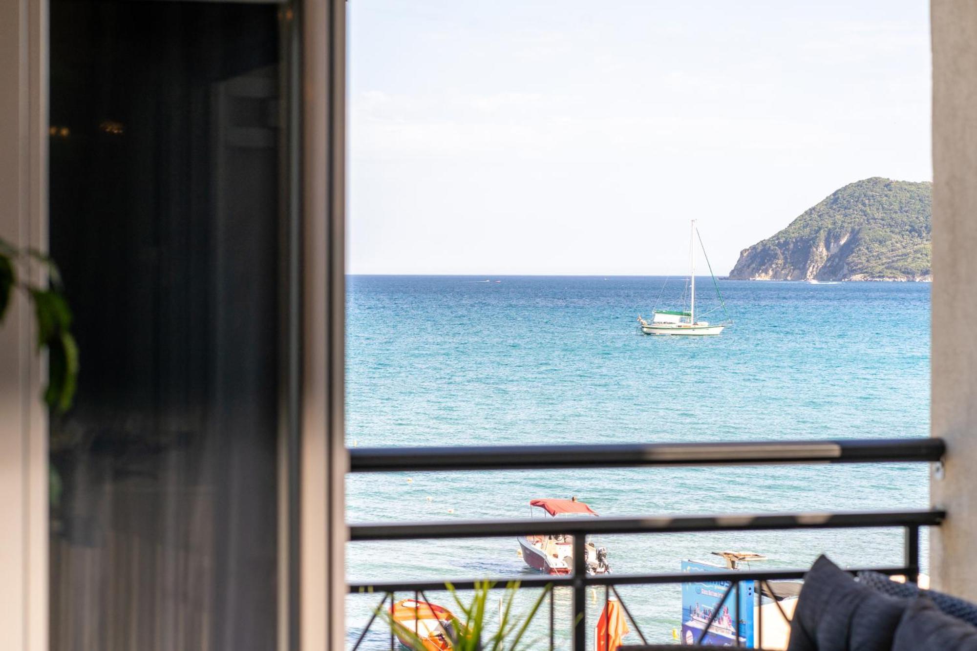 George Beachfront Apartments Lithakia  الغرفة الصورة