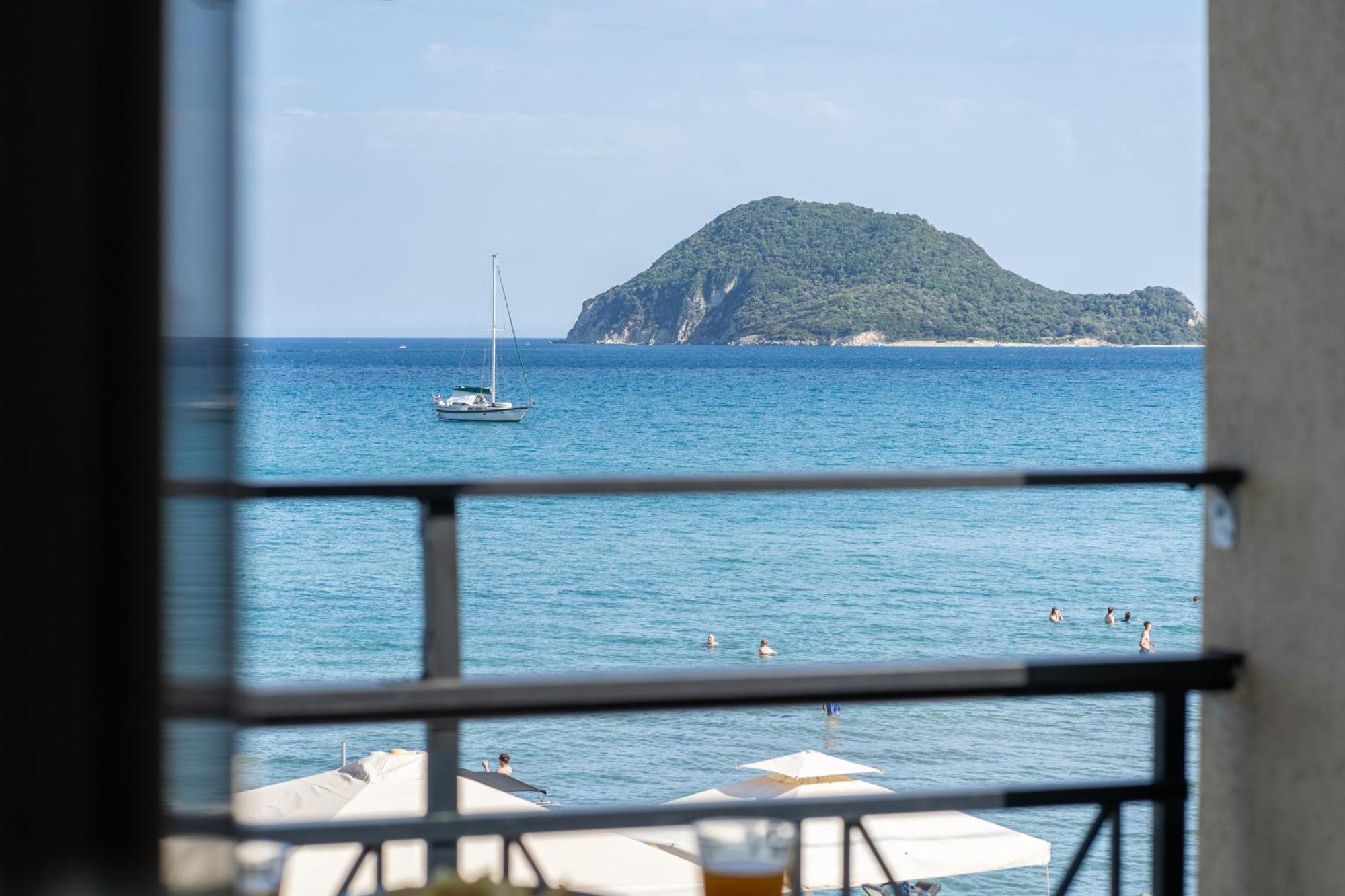 George Beachfront Apartments Lithakia  الغرفة الصورة