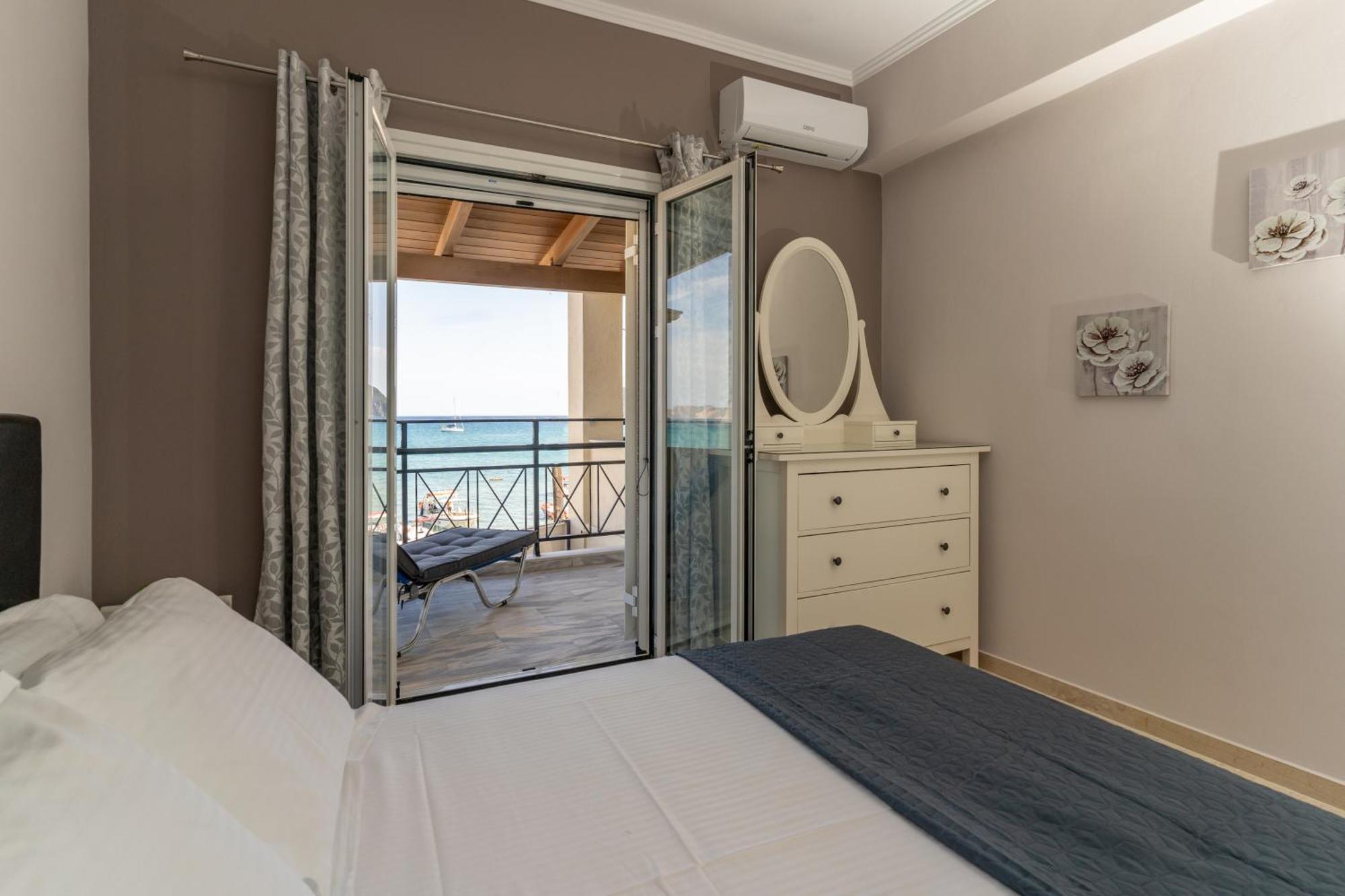 George Beachfront Apartments Lithakia  الغرفة الصورة