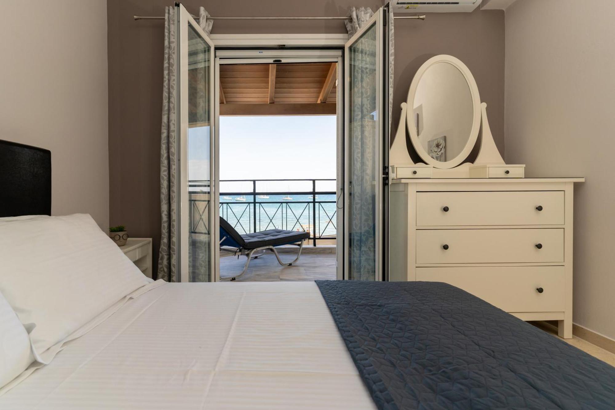 George Beachfront Apartments Lithakia  الغرفة الصورة