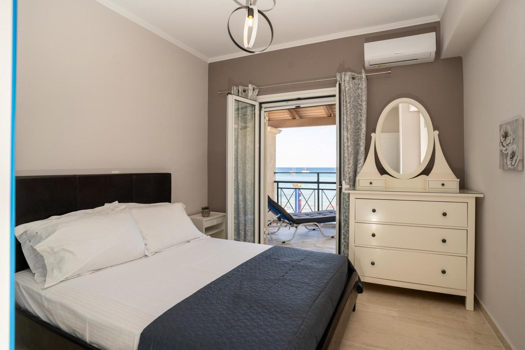 George Beachfront Apartments Lithakia  الغرفة الصورة