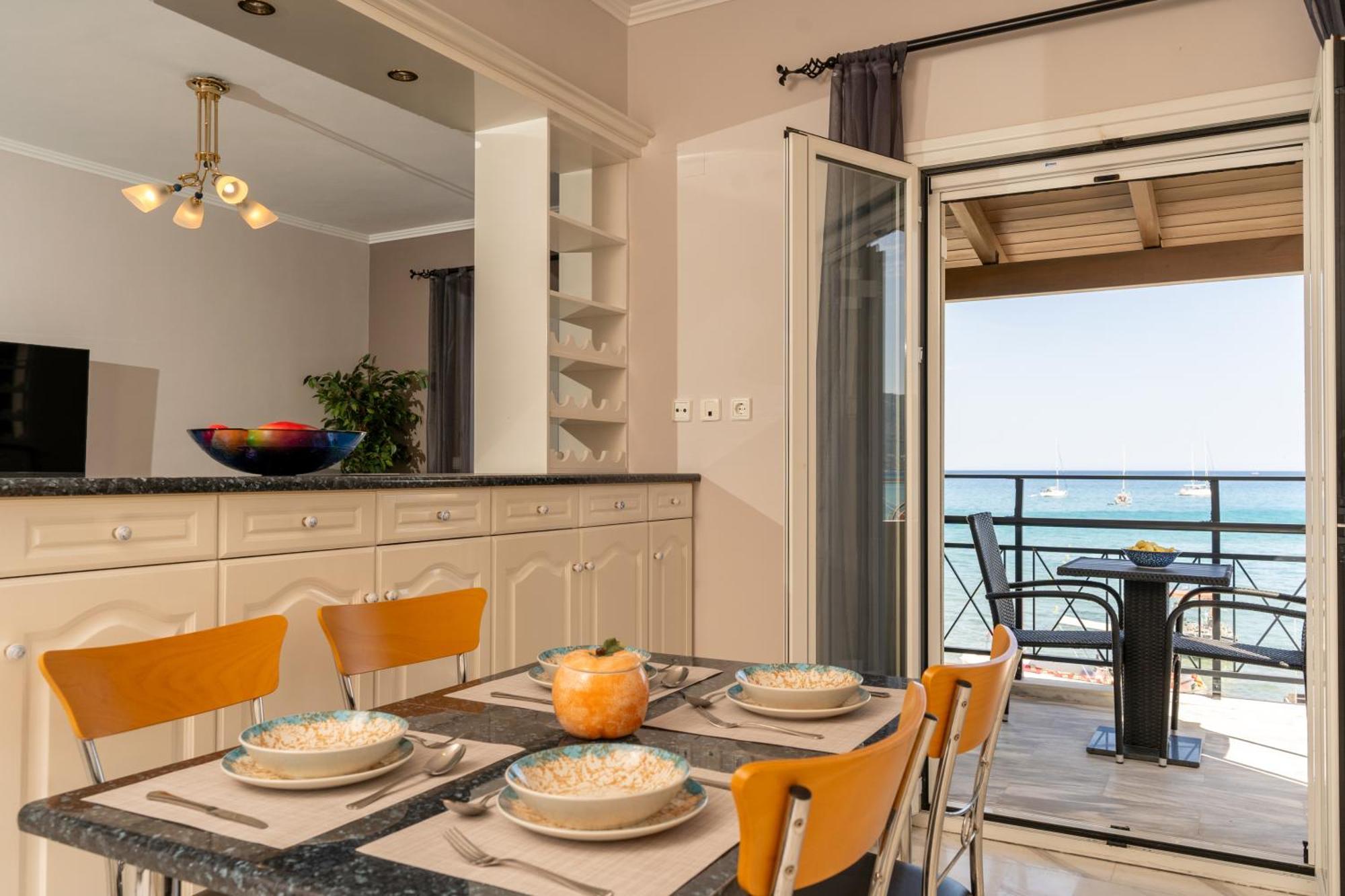 George Beachfront Apartments Lithakia  الغرفة الصورة
